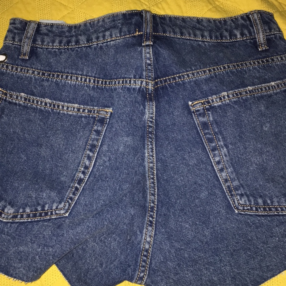 Shorts - Picture 4 of 5